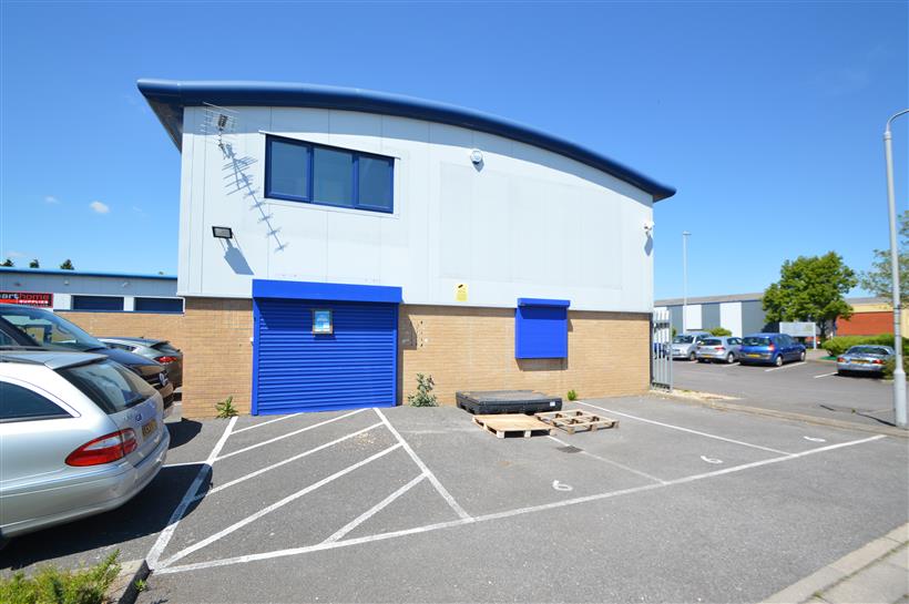 Rent Reduction For Modern End Terrace Industrial Premises With Visiblity To Ringwood Road