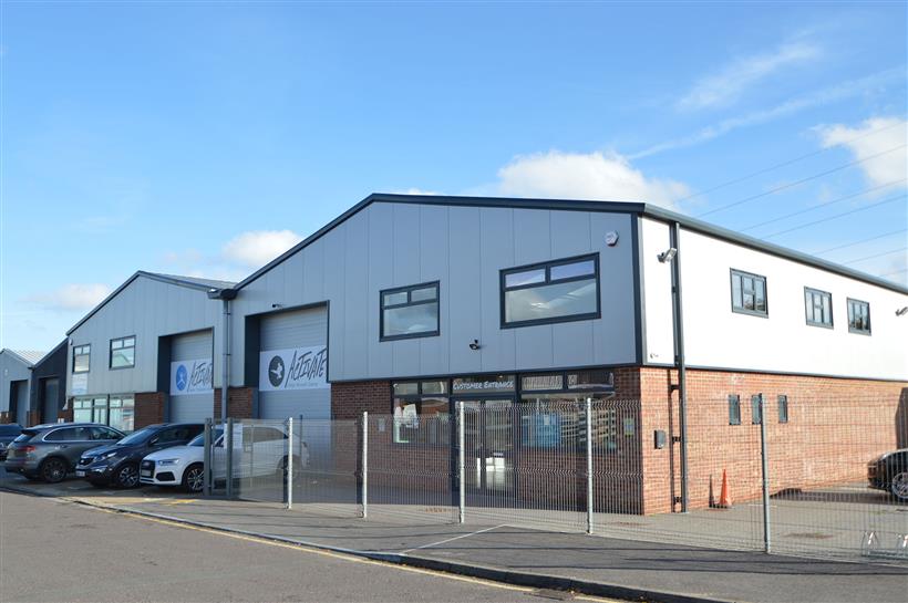 Superb Industrial Unit With Yard To Let On Ferndown Industrial Estate