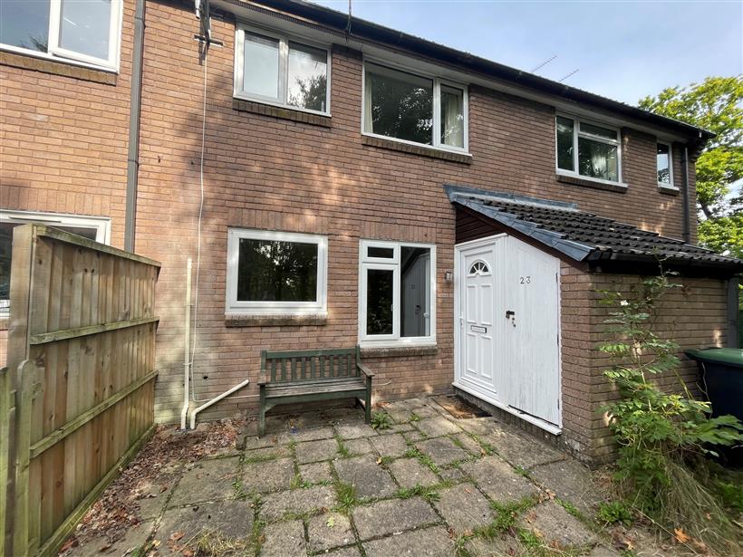 Well Presented One Double Bedroom Ground Floor Apartment In Popular Location